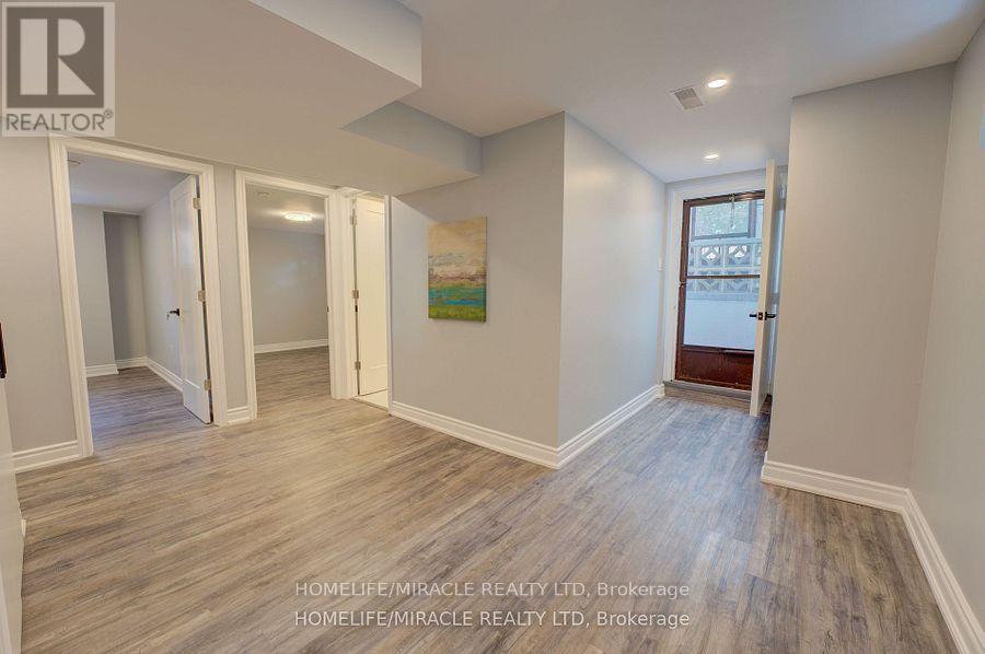 85 Silverstone Drive, Toronto, Ontario  M9V 3G4 - Photo 5 - W12261175