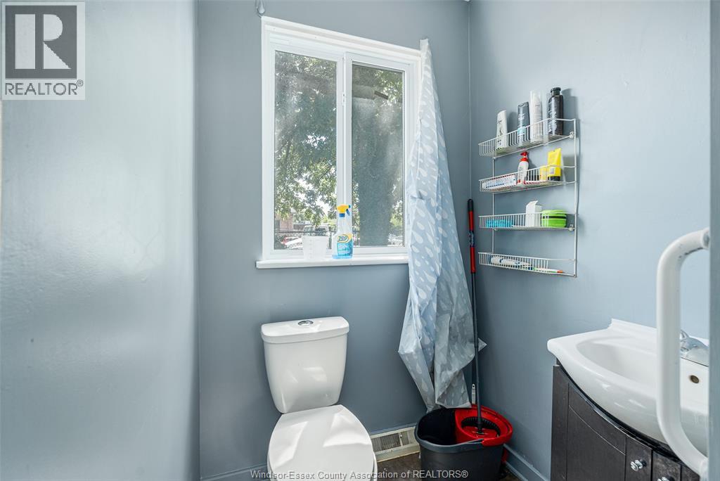 807 Campbell Avenue, Windsor, Ontario N9B 2H8 - Photo 11 - 25024855