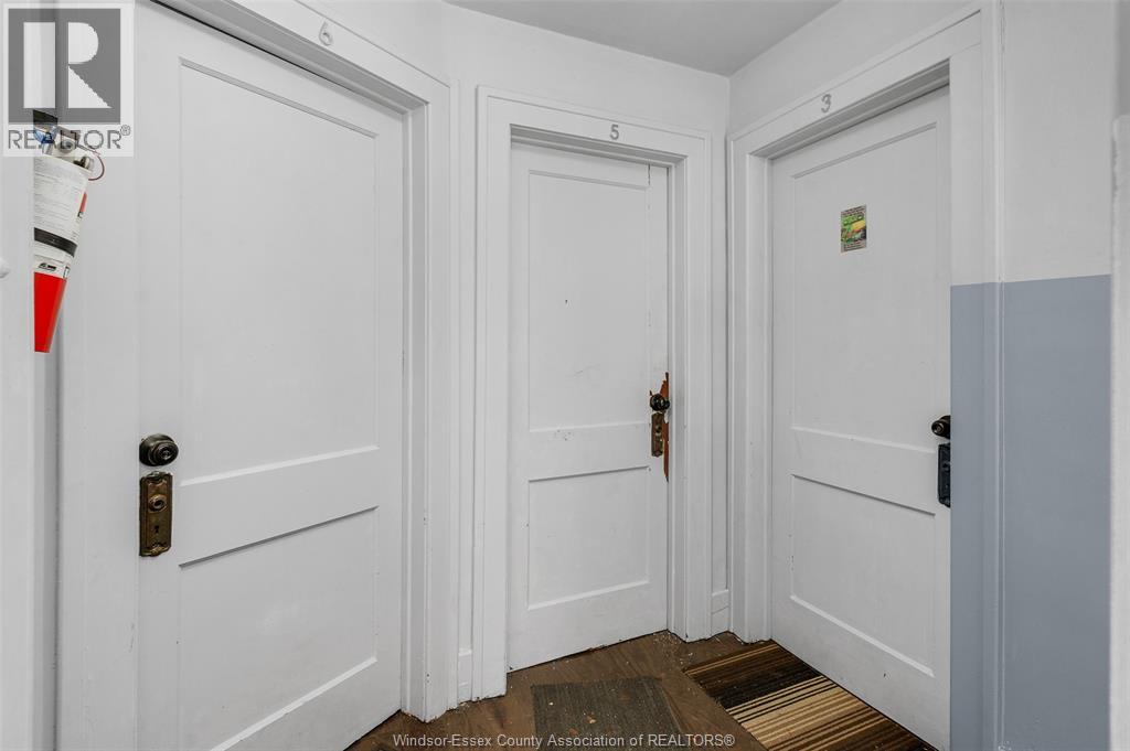 807 Campbell Avenue, Windsor, Ontario N9B 2H8 - Photo 13 - 25024855
