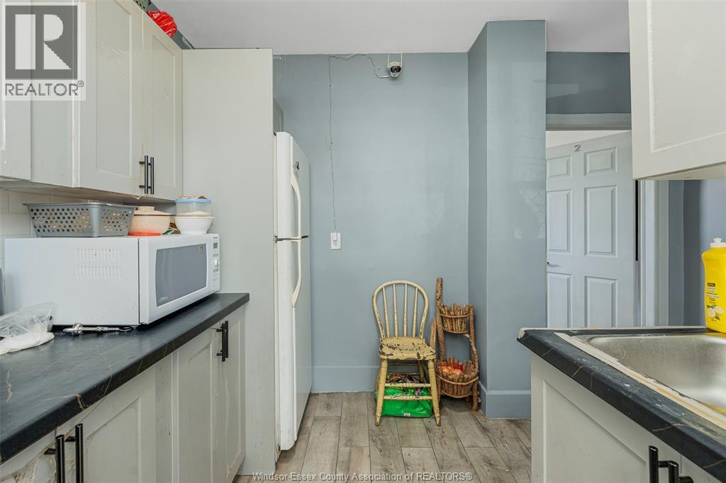 807 Campbell Avenue, Windsor, Ontario N9B 2H8 - Photo 8 - 25024855