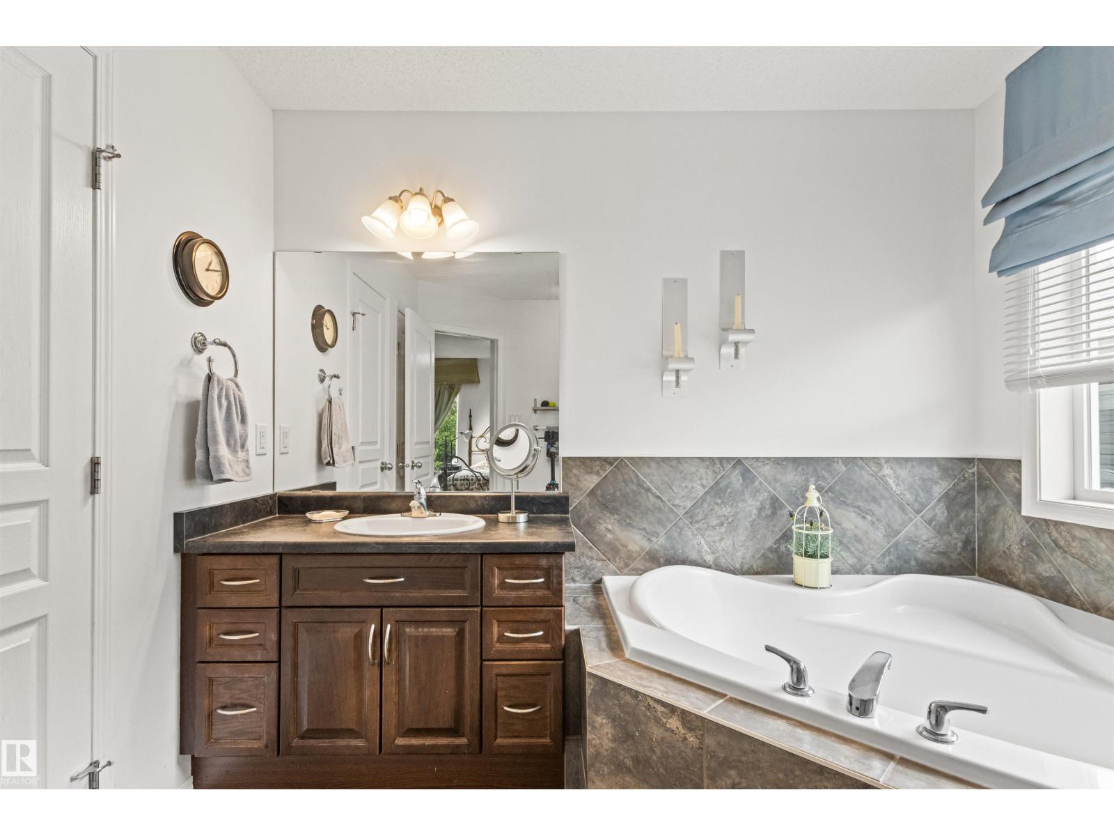6914 Strom Ln Nw Nw, Edmonton, Alberta  T6R 0G3 - Photo 46 - E4456585