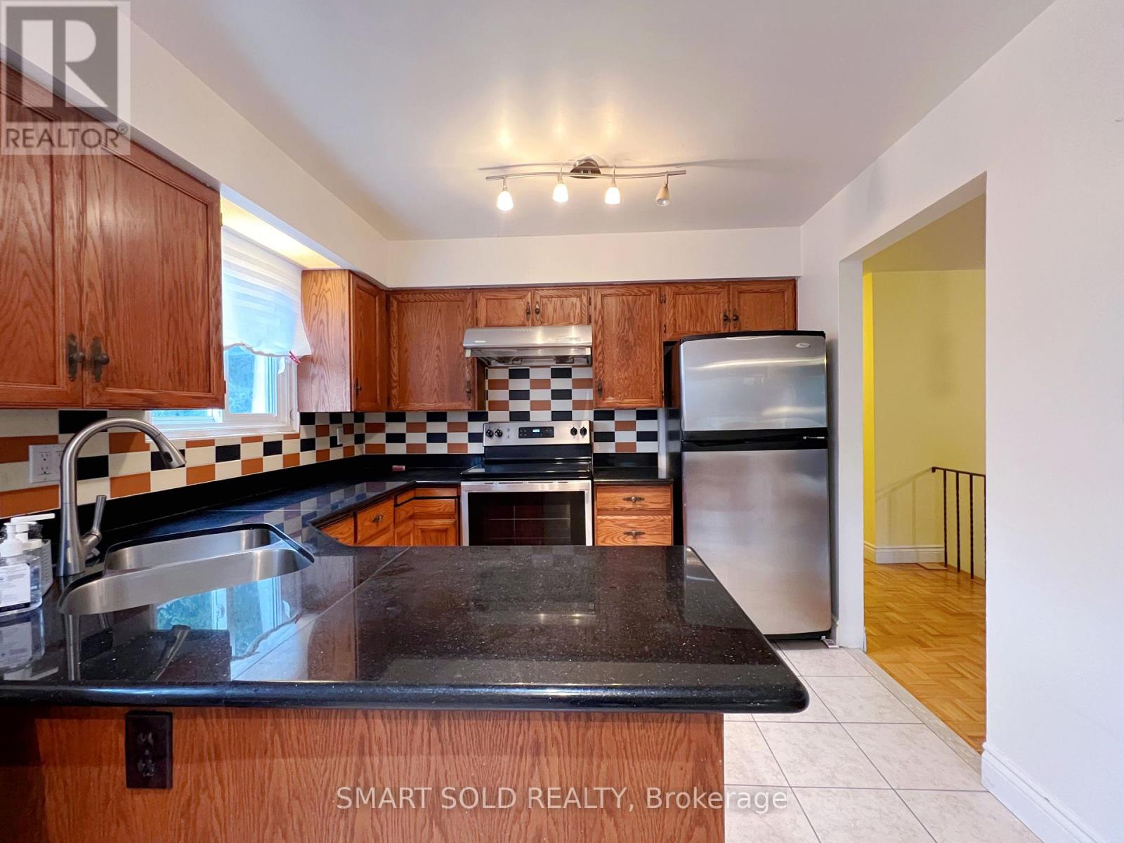 Upper - 171 Angus Drive, Toronto, Ontario  M2J 2W9 - Photo 2 - C12435529