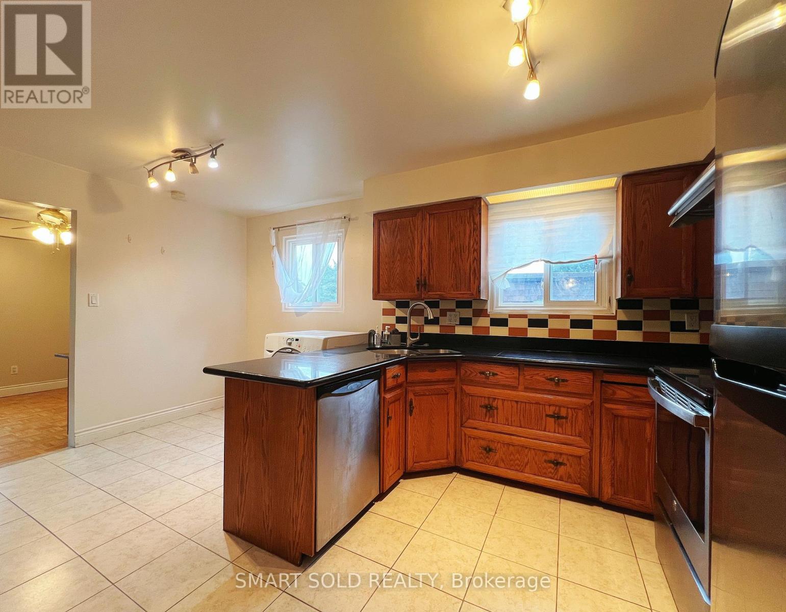 Upper - 171 Angus Drive, Toronto, Ontario  M2J 2W9 - Photo 4 - C12435529