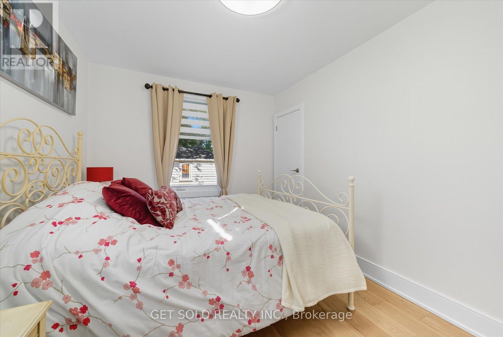 74 St Hubert Avenue, Toronto, Ontario  M4J 3Z3 - Photo 10 - E12295433