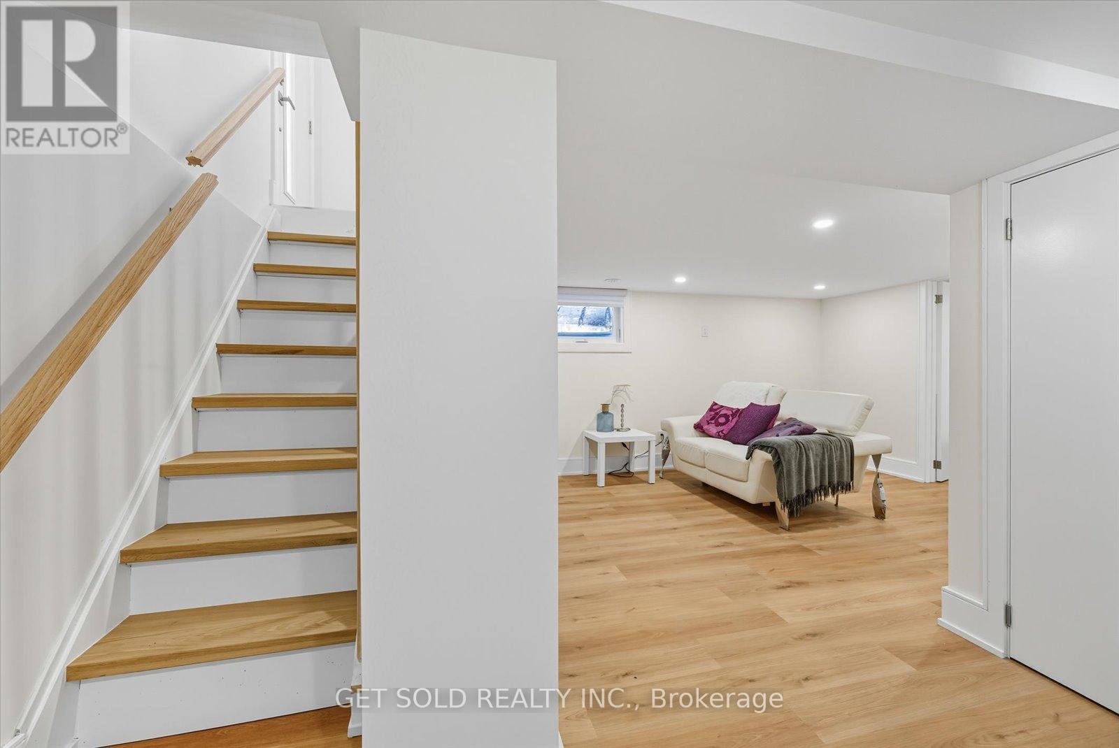 74 St Hubert Avenue, Toronto, Ontario  M4J 3Z3 - Photo 16 - E12295433