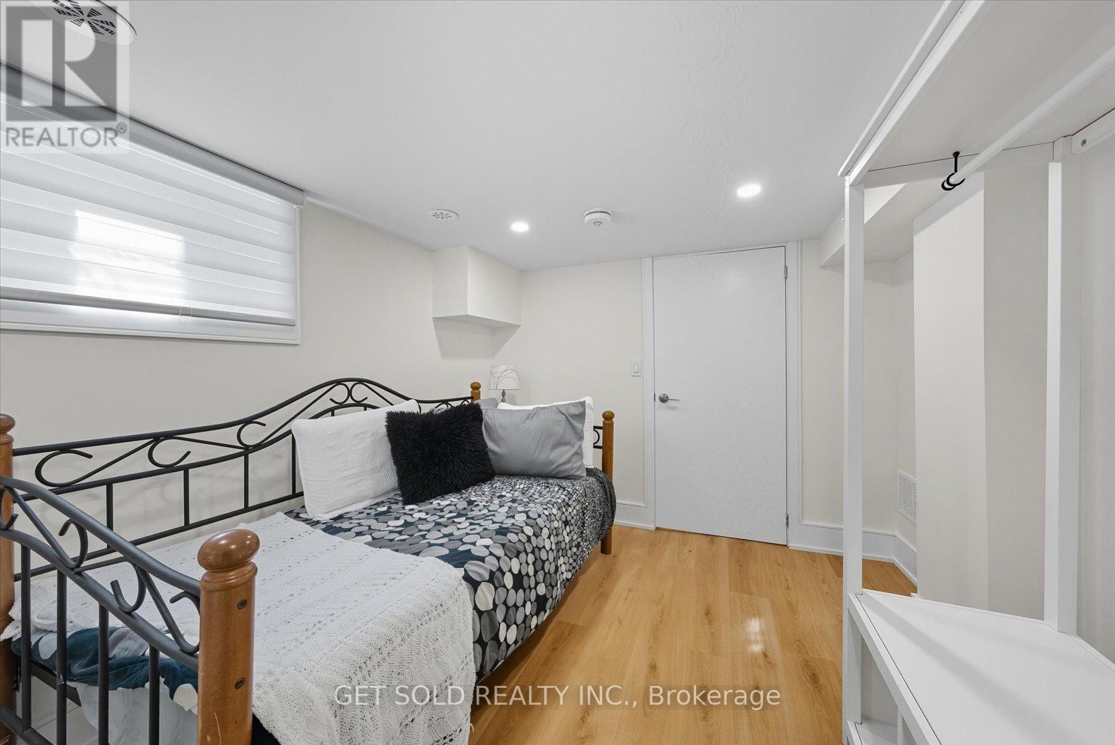 74 St Hubert Avenue, Toronto, Ontario  M4J 3Z3 - Photo 23 - E12295433