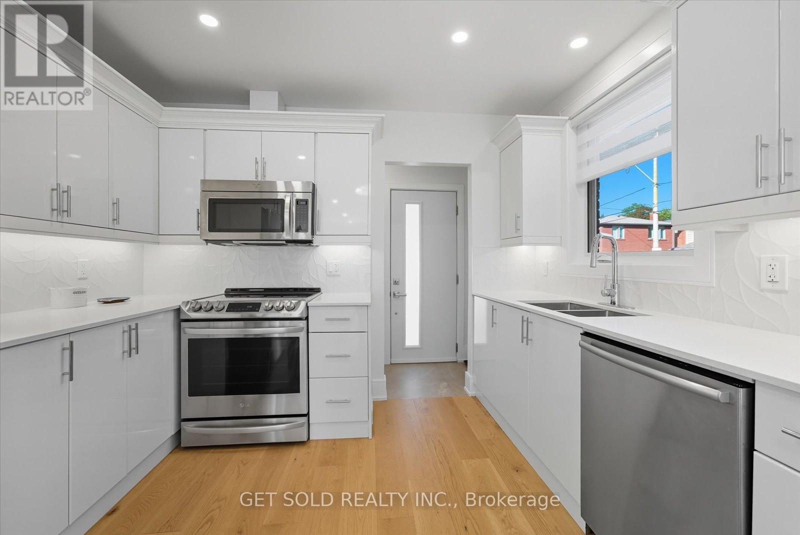 74 St Hubert Avenue, Toronto, Ontario  M4J 3Z3 - Photo 6 - E12295433