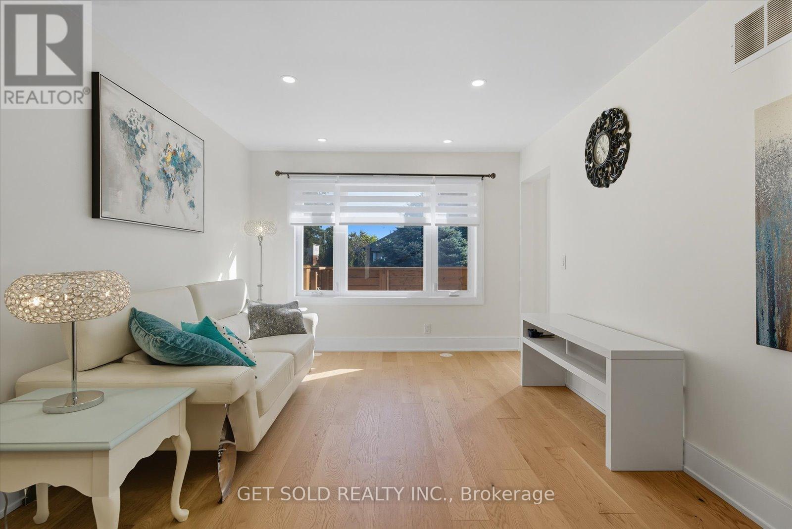 74 St Hubert Avenue, Toronto, Ontario  M4J 3Z3 - Photo 4 - E12295433