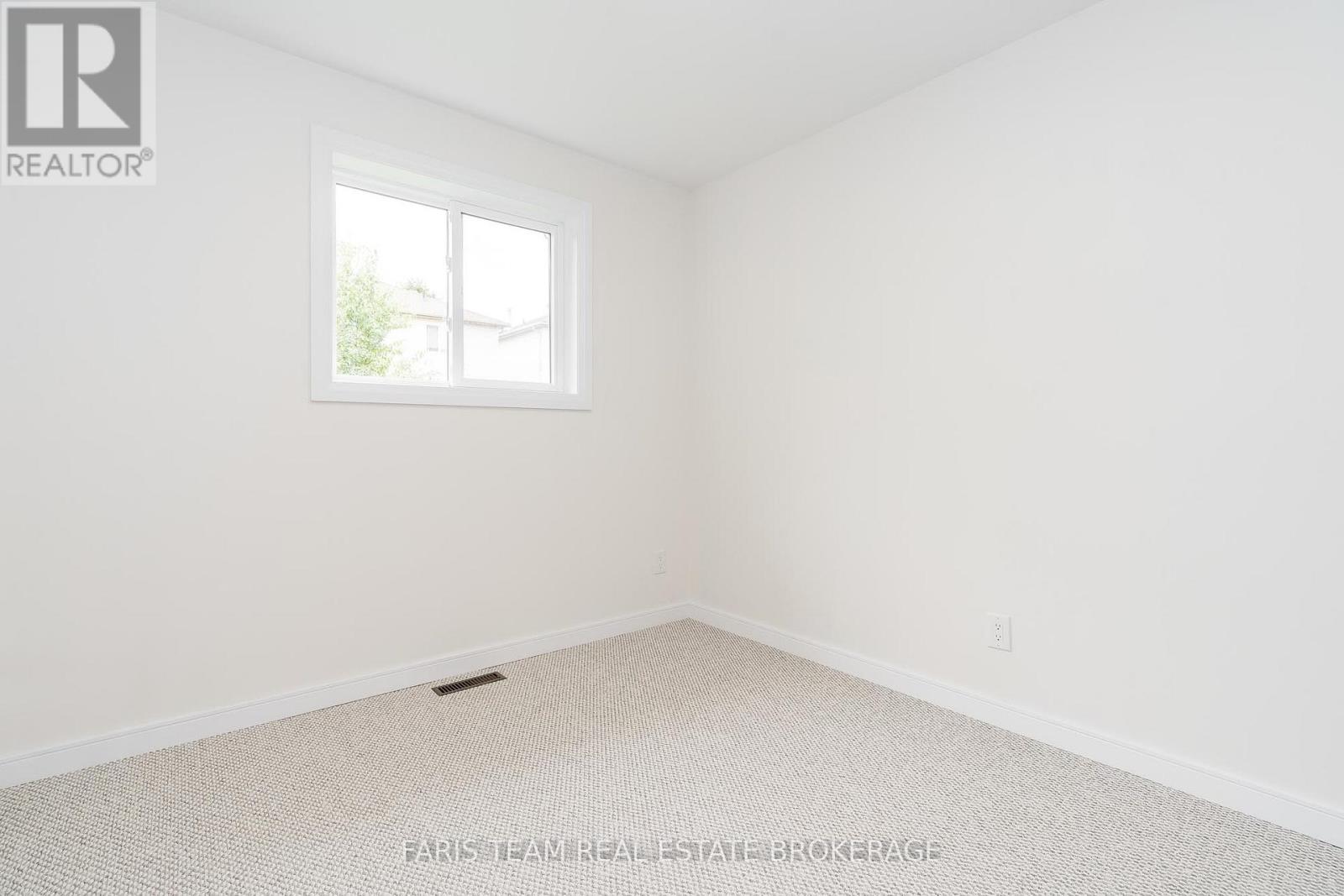 233 Wessenger Drive, Barrie, Ontario  L4N 8R4 - Photo 20 - S12435494
