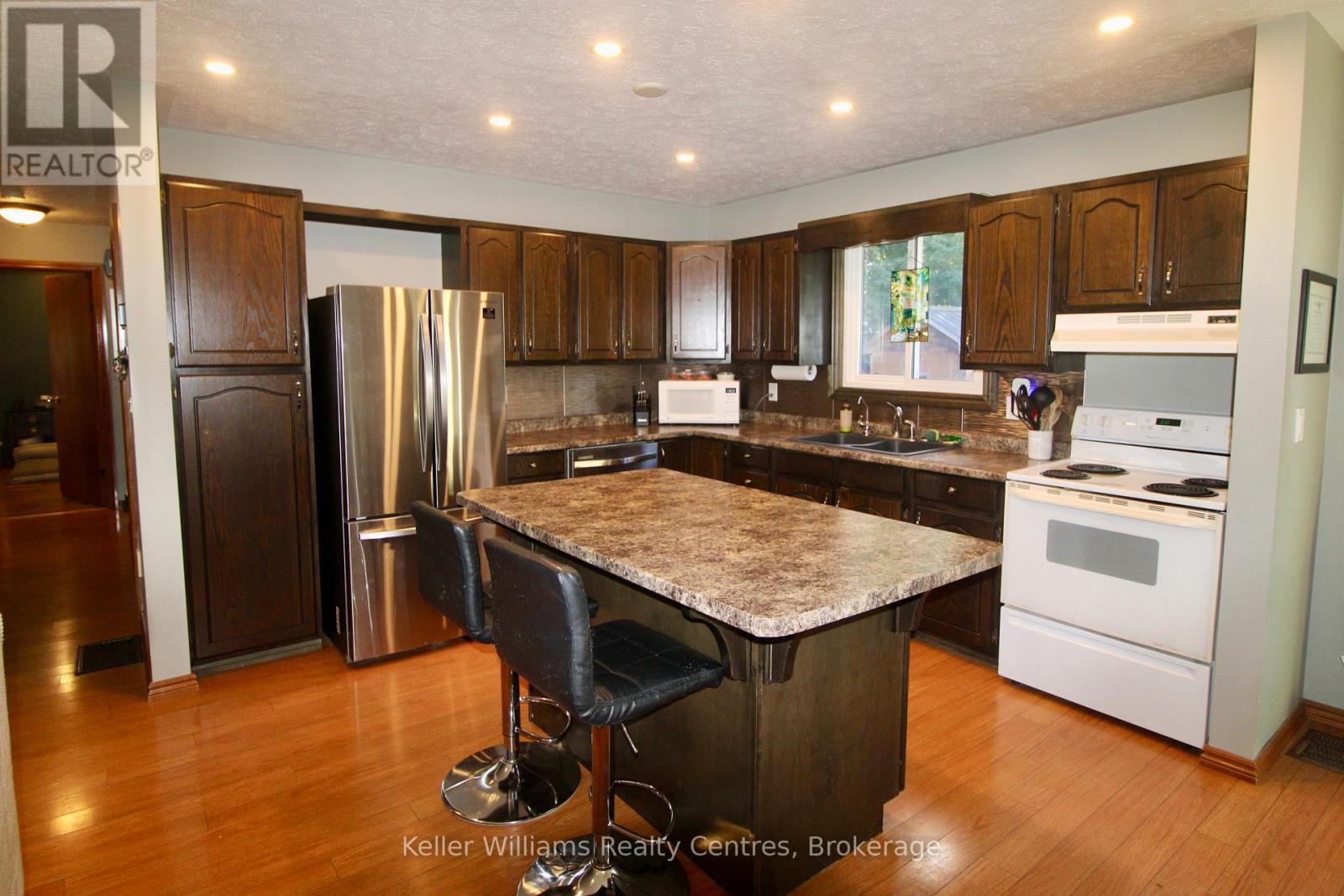 9 Union Street N, Brockton, Ontario  N0G 2V0 - Photo 10 - X12435555