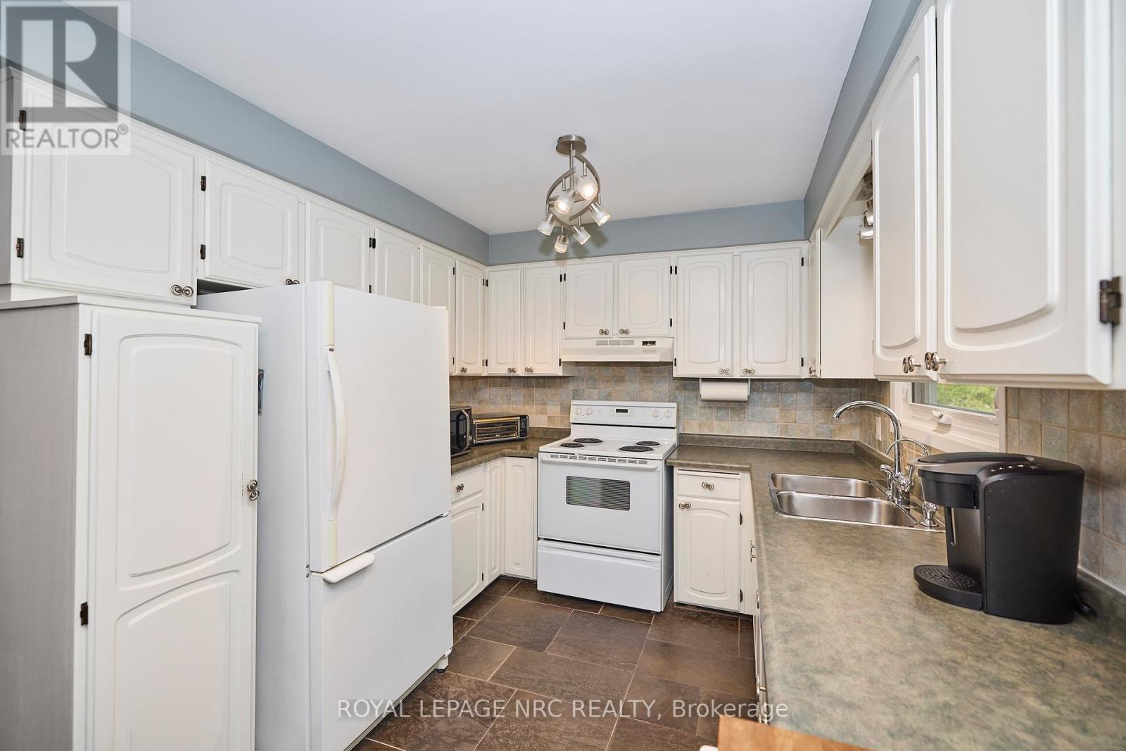 6968 Brian Crescent, Niagara Falls (Casey), Ontario  L2J 3P3 - Photo 17 - X12435533