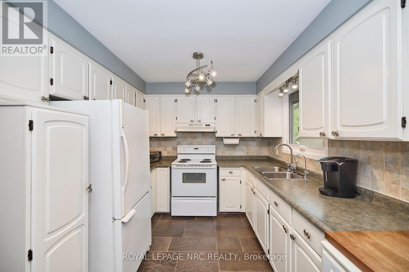 6968 Brian Crescent, Niagara Falls (Casey), Ontario  L2J 3P3 - Photo 16 - X12435533