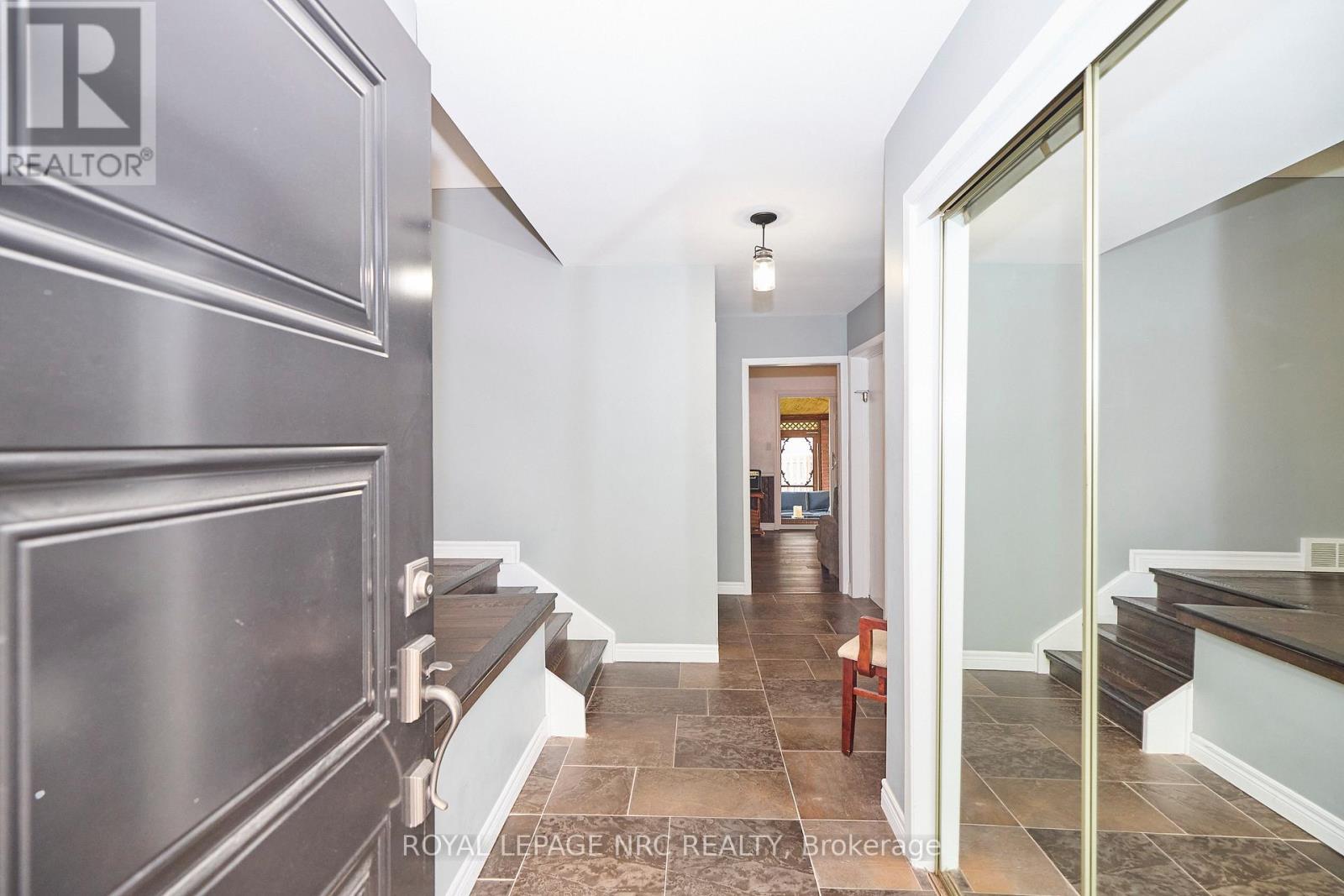 6968 Brian Crescent, Niagara Falls (Casey), Ontario  L2J 3P3 - Photo 7 - X12435533