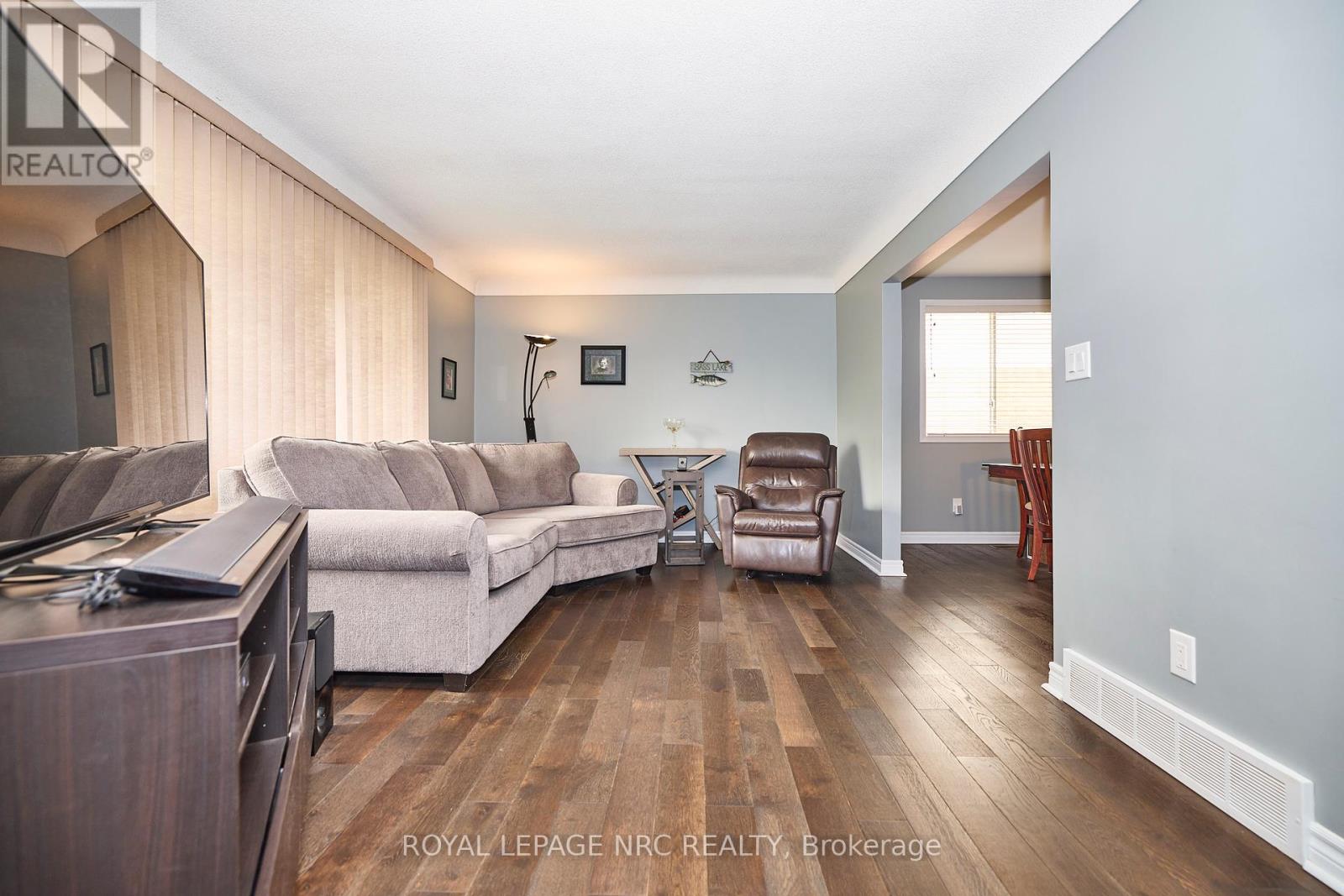 6968 Brian Crescent, Niagara Falls (Casey), Ontario  L2J 3P3 - Photo 9 - X12435533