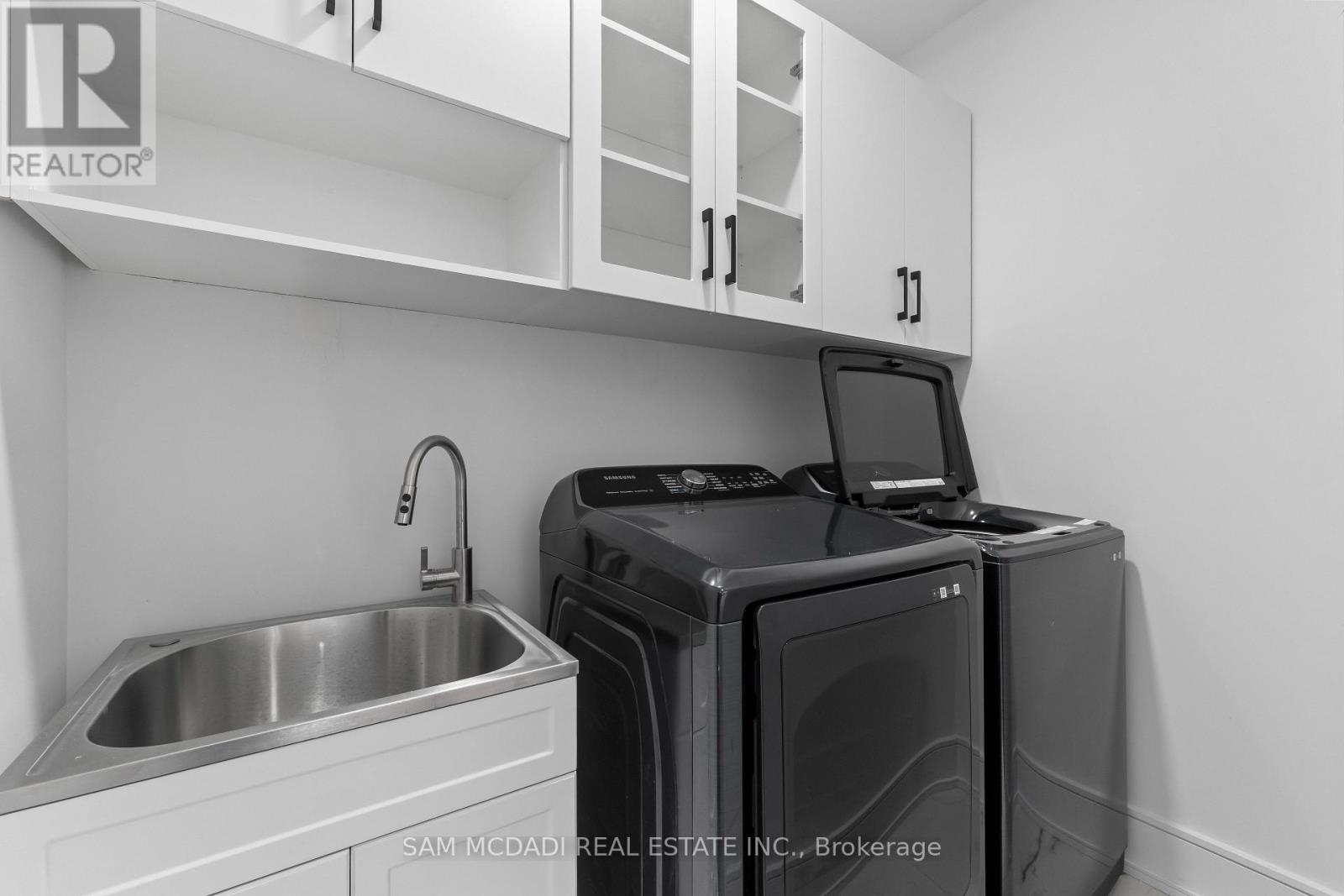 193 Mateo Place, Mississauga, Ontario  L5A 0A5 - Photo 37 - W12435516