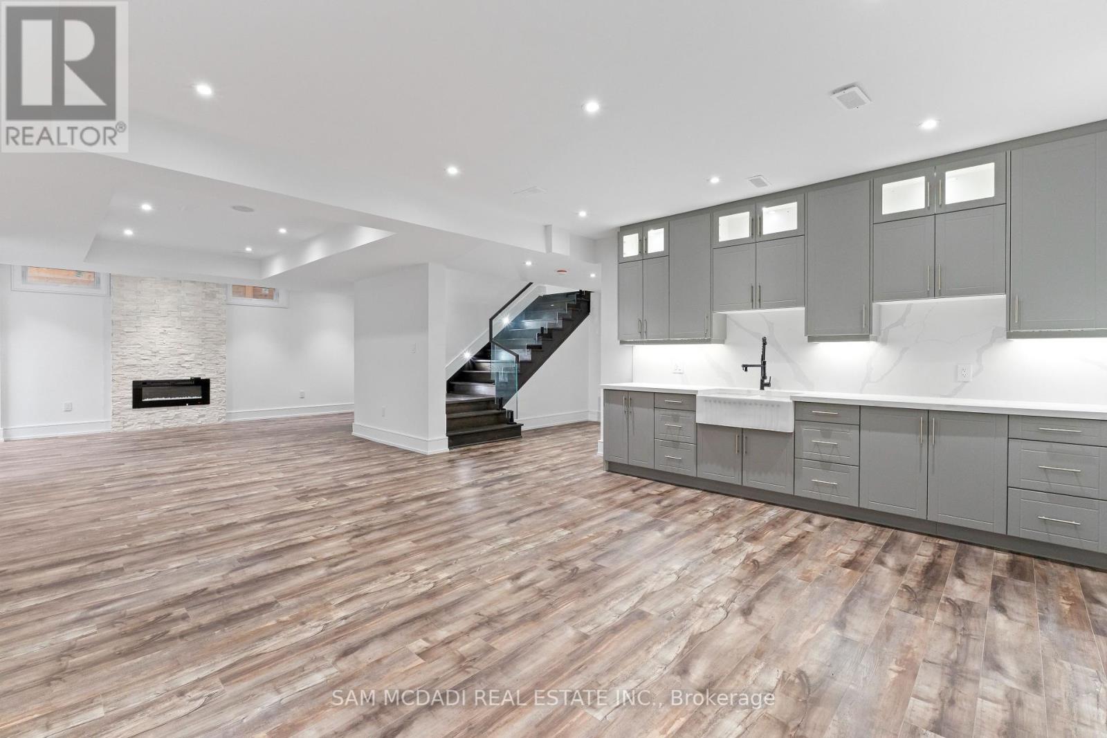 193 Mateo Place, Mississauga, Ontario  L5A 0A5 - Photo 39 - W12435516