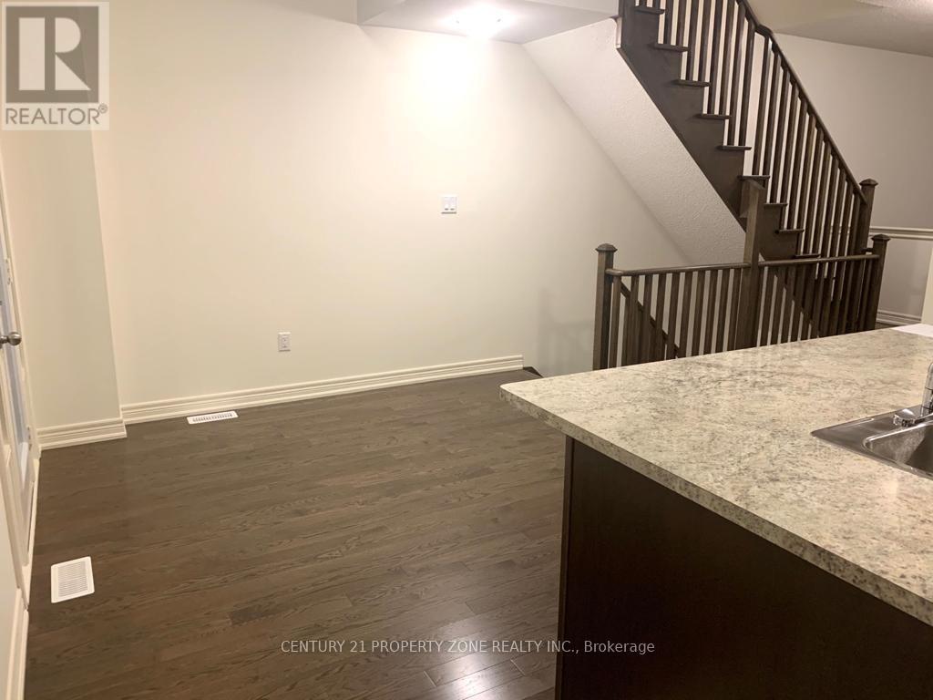 152 Fruitvale Circle, Brampton, Ontario  L7A 5C1 - Photo 4 - W12435523