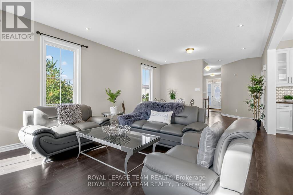939 Whimbrel Way, Ottawa, Ontario  K2J 6C5 - Photo 11 - X12435566