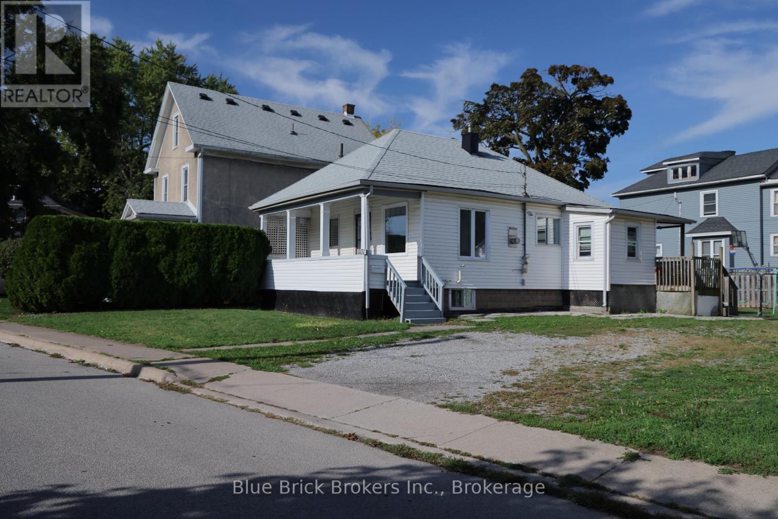 5171 Mcglashan Crescent, Niagara Falls, Ontario  L2E 3X2 - Photo 3 - X12435502
