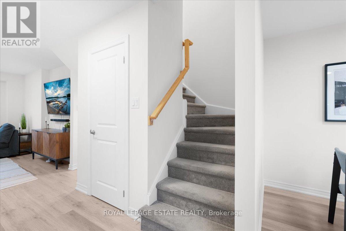 39 Radison Lane, Hamilton, Ontario  L8H 0B5 - Photo 12 - X12435503