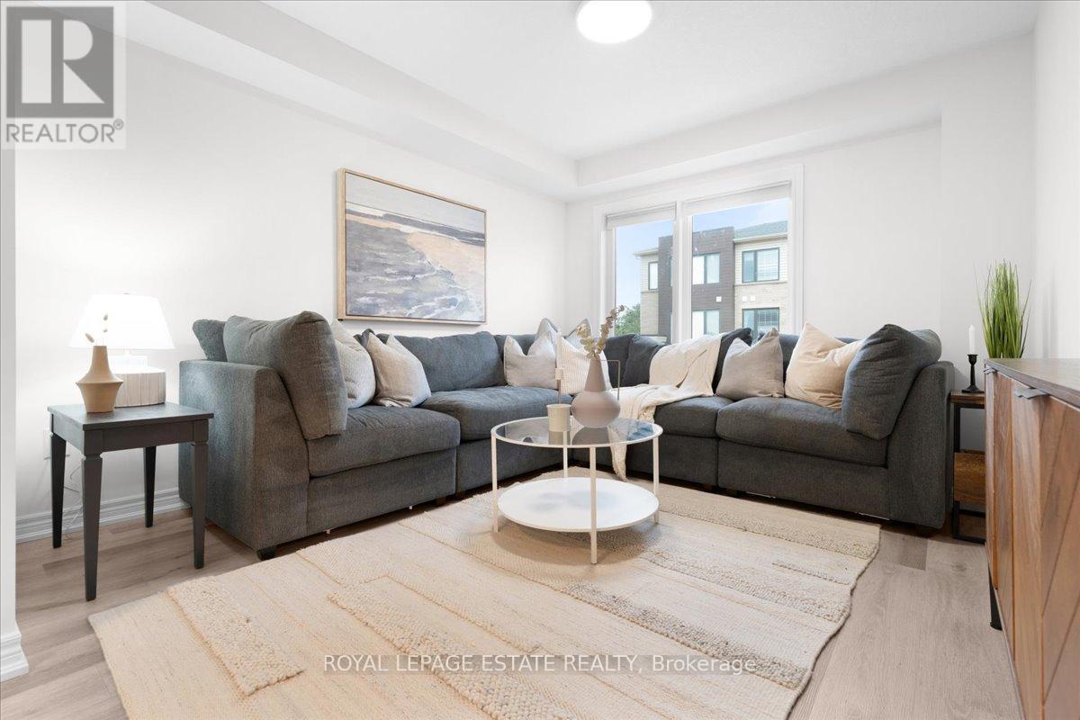39 Radison Lane, Hamilton, Ontario  L8H 0B5 - Photo 4 - X12435503