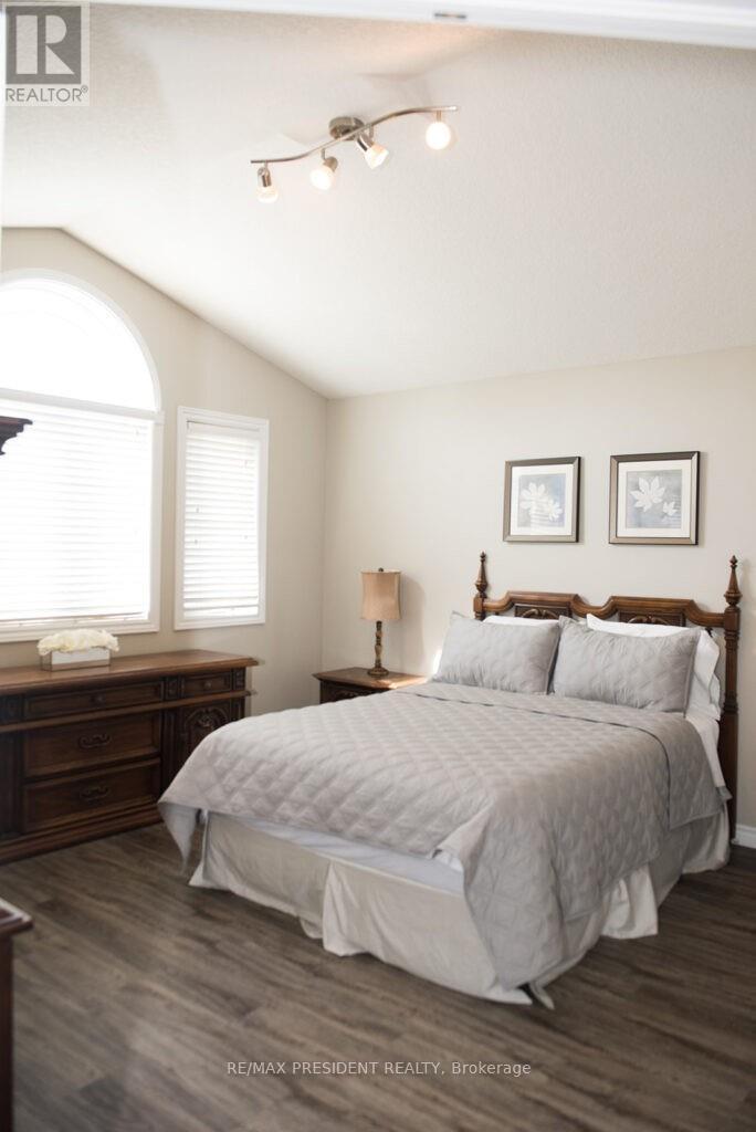 1657 Bayswater Crescent, London North, Ontario  N6G 5N7 - Photo 14 - X12435532
