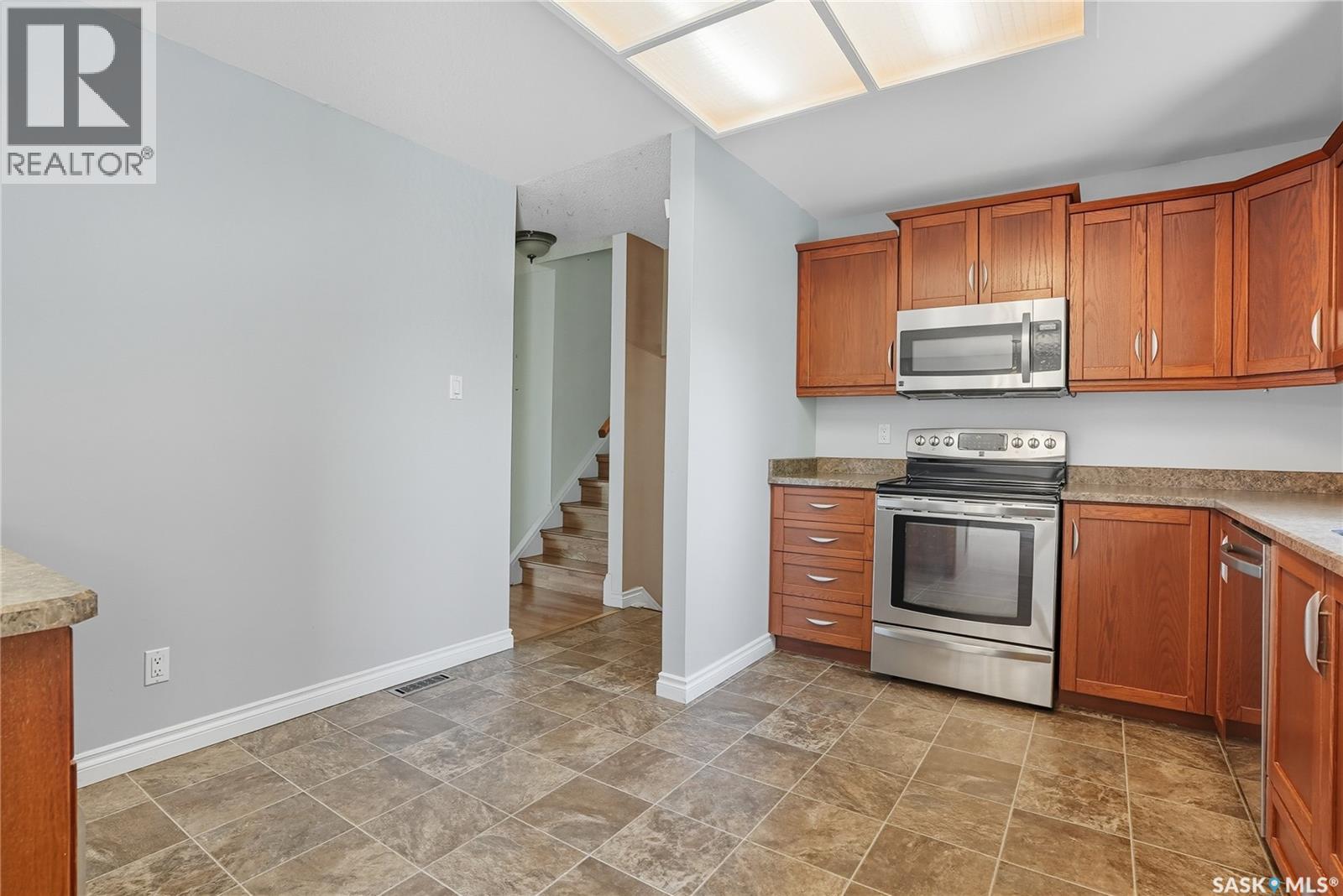 30 Champlin Crescent, Saskatoon, Saskatchewan  S7H 4T3 - Photo 5 - SK019010