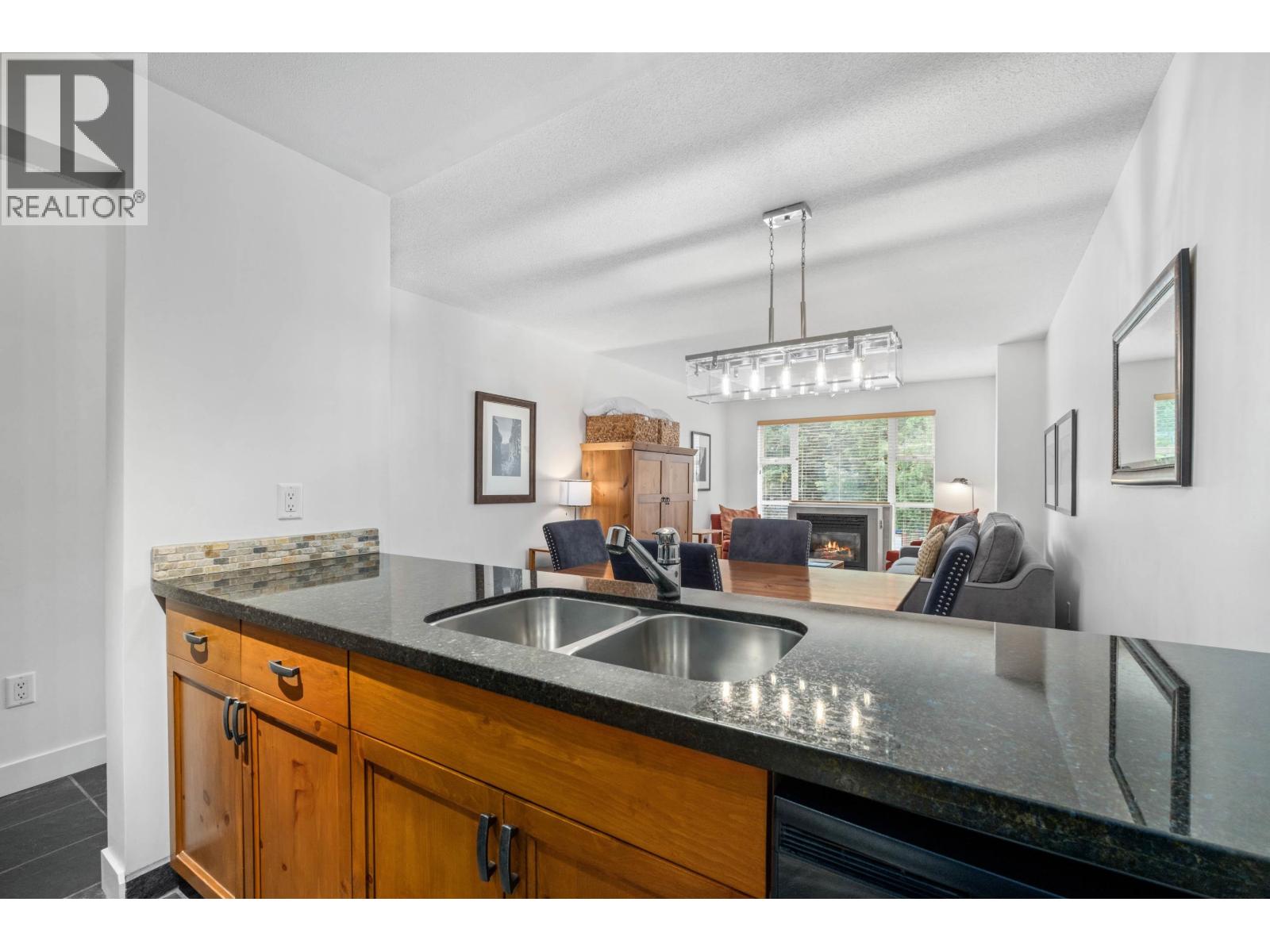 218/219 4573 Chateau Boulevard, Whistler, British Columbia  V0N 1B4 - Photo 10 - R3052519