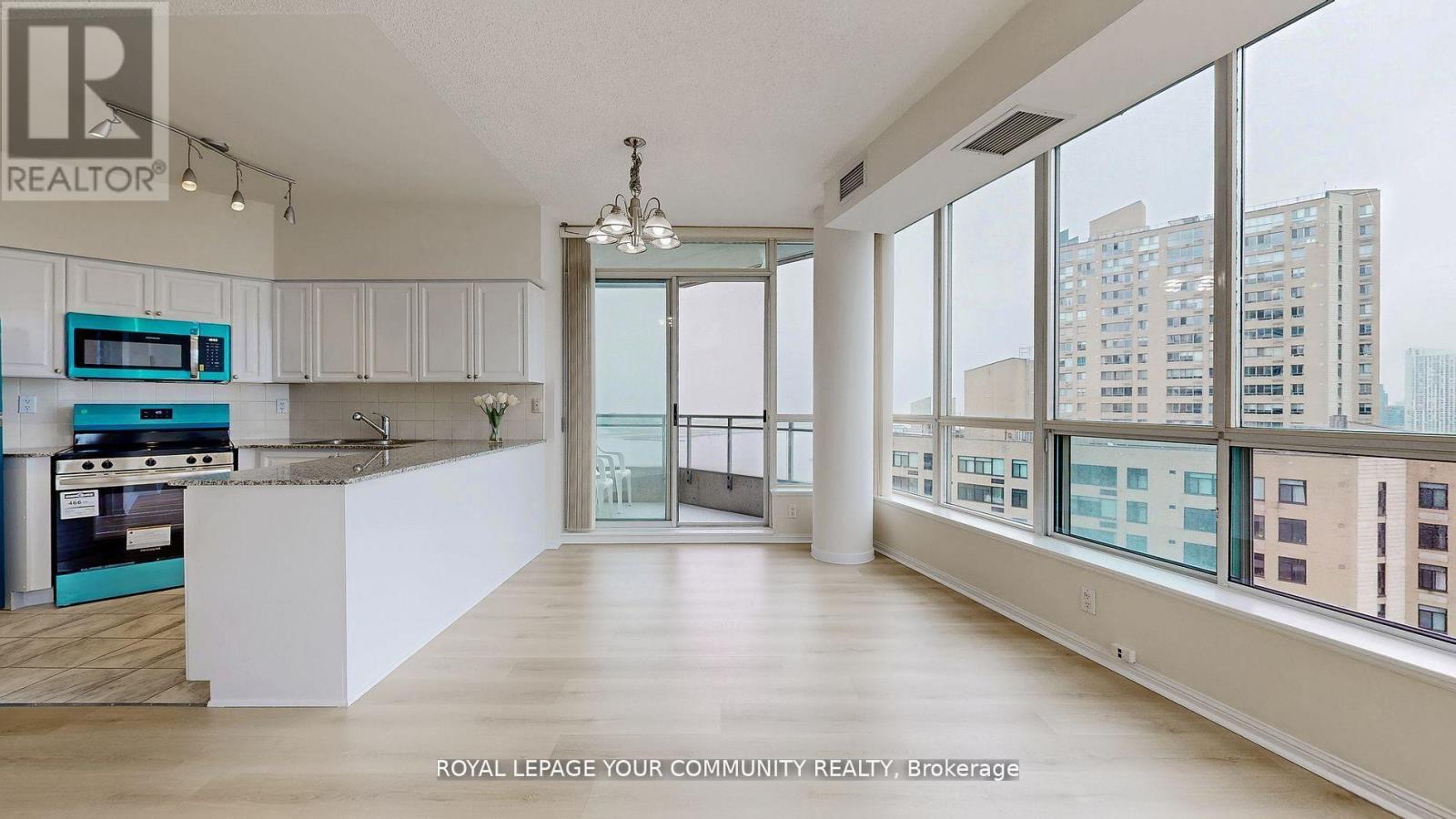 2323 - 230 Queens Quay W, Toronto, Ontario  M5J 2Y7 - Photo 13 - C12435601