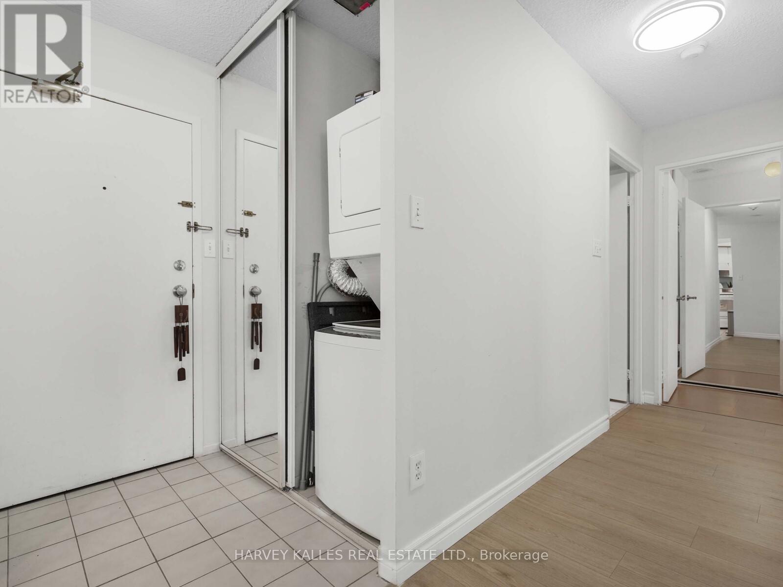 211 - 2550 LAWRENCE AVENUE E, Toronto, Ontario