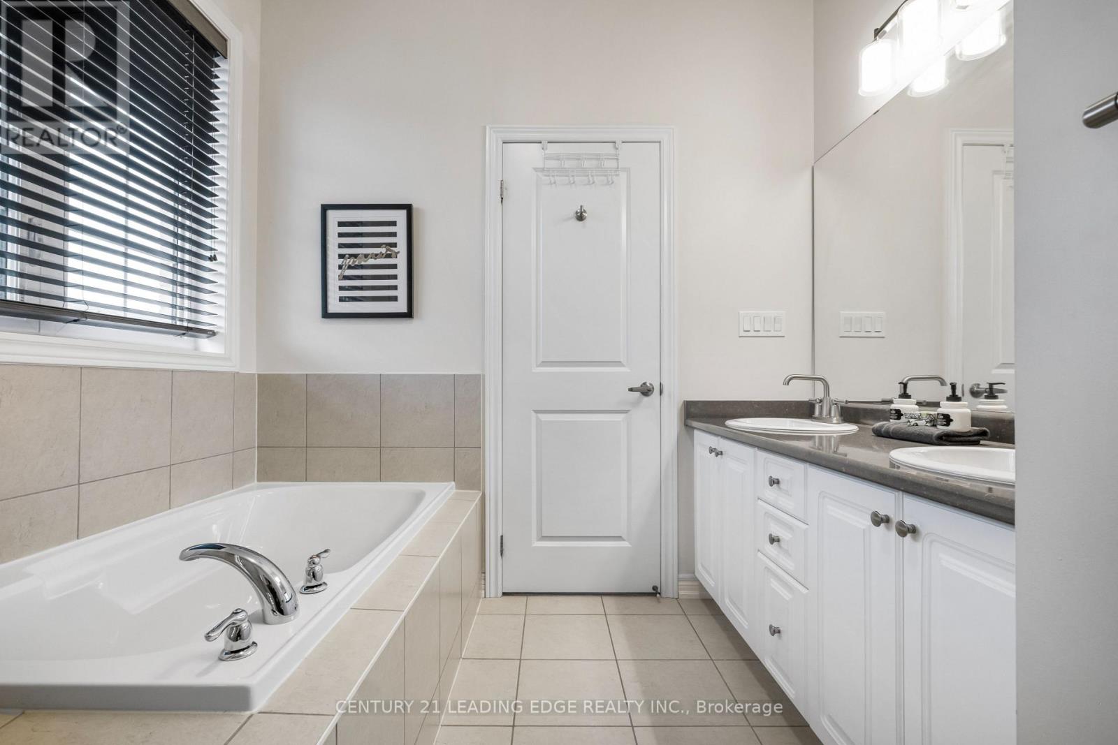 164 Moody Drive, Vaughan, Ontario  L4H 3Z4 - Photo 21 - N12435539