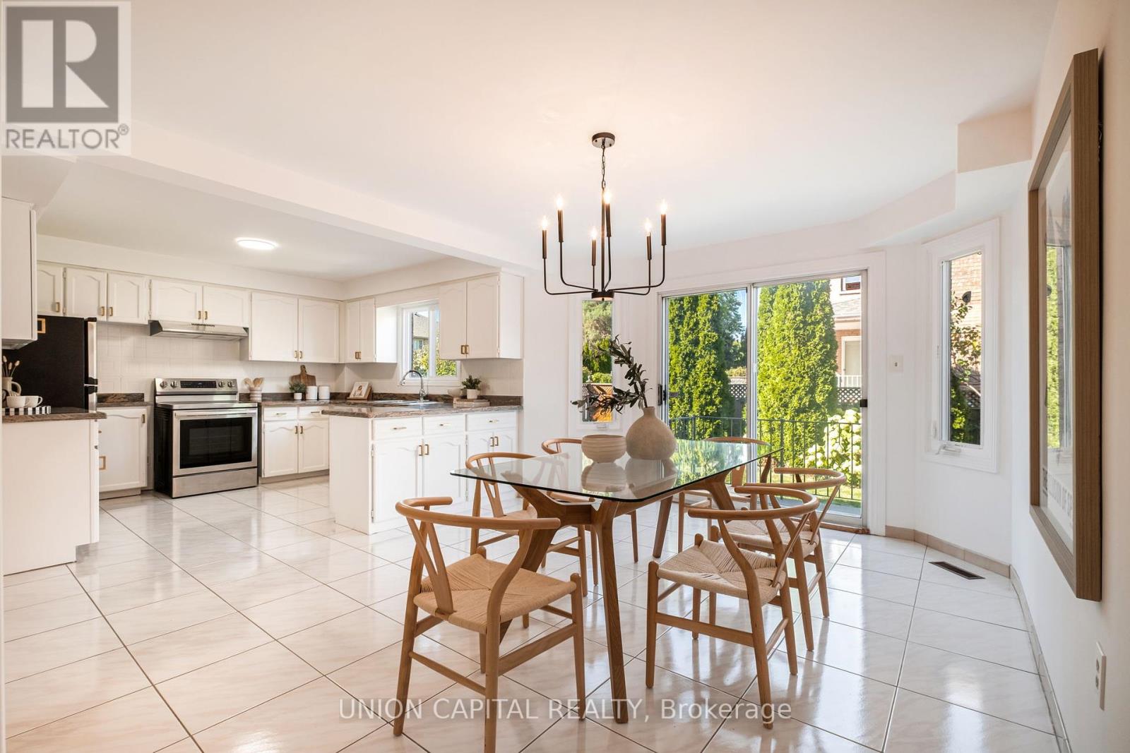 58 Horizon Court, Richmond Hill, Ontario  L4B 3E8 - Photo 12 - N12435540