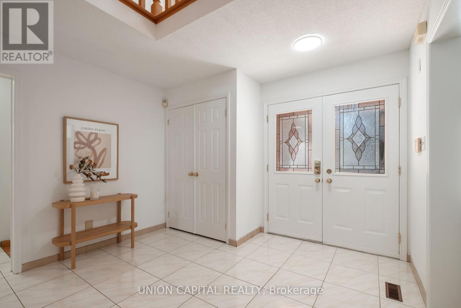58 Horizon Court, Richmond Hill, Ontario  L4B 3E8 - Photo 3 - N12435540