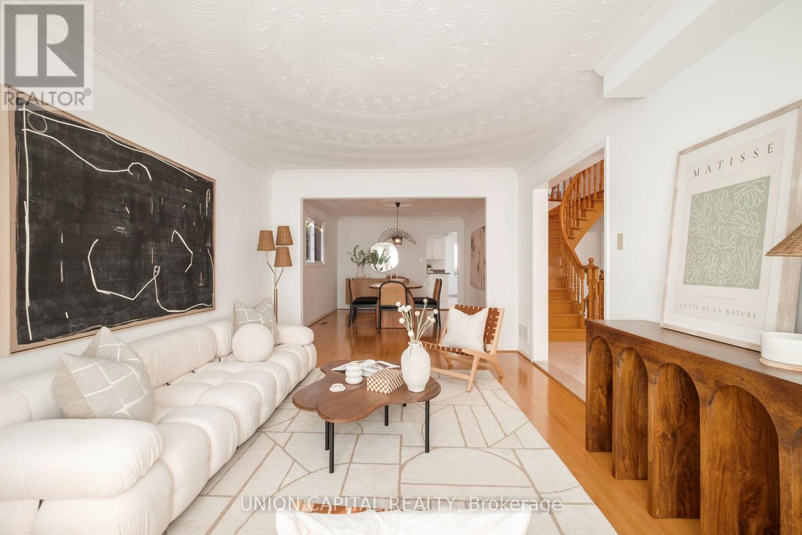 58 Horizon Court, Richmond Hill, Ontario  L4B 3E8 - Photo 6 - N12435540