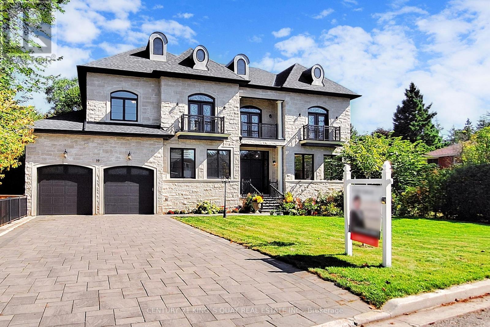 19 Blyth Street, Richmond Hill, Ontario  L4E 2Y2 - Photo 3 - N12435576