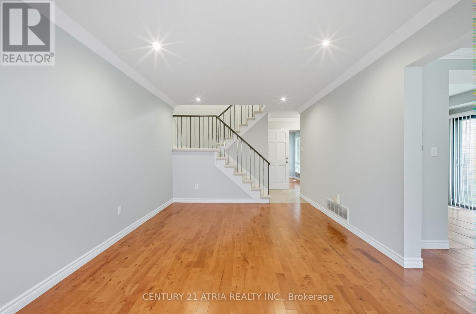 32 Fieldview Crescent, Markham, Ontario  L3R 3H7 - Photo 19 - N12435577