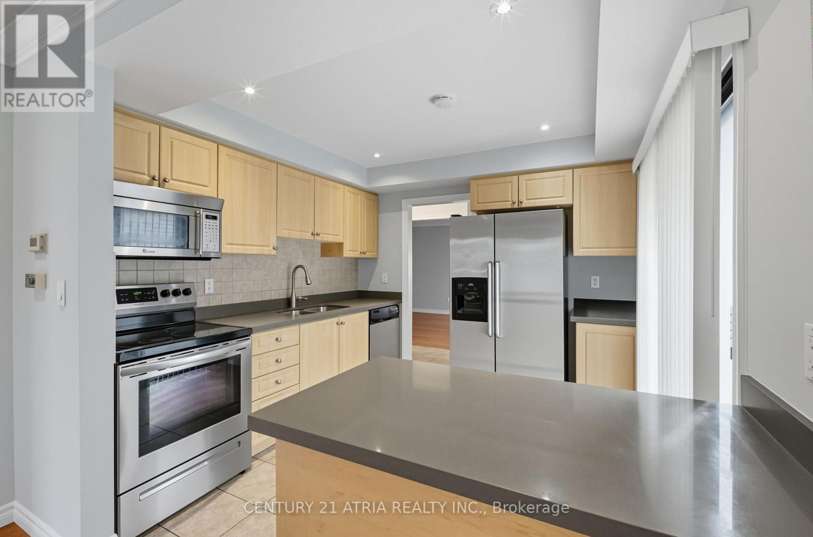 32 Fieldview Crescent, Markham, Ontario  L3R 3H7 - Photo 5 - N12435577