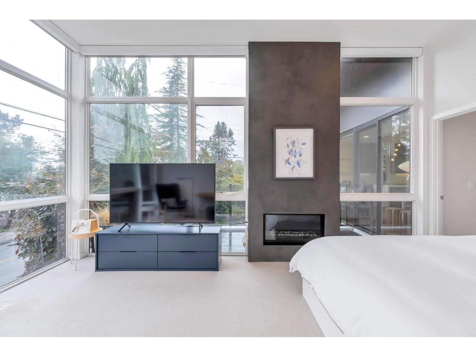 15611 Columbia Avenue, White Rock, British Columbia  V4B 1K9 - Photo 8 - R3052566