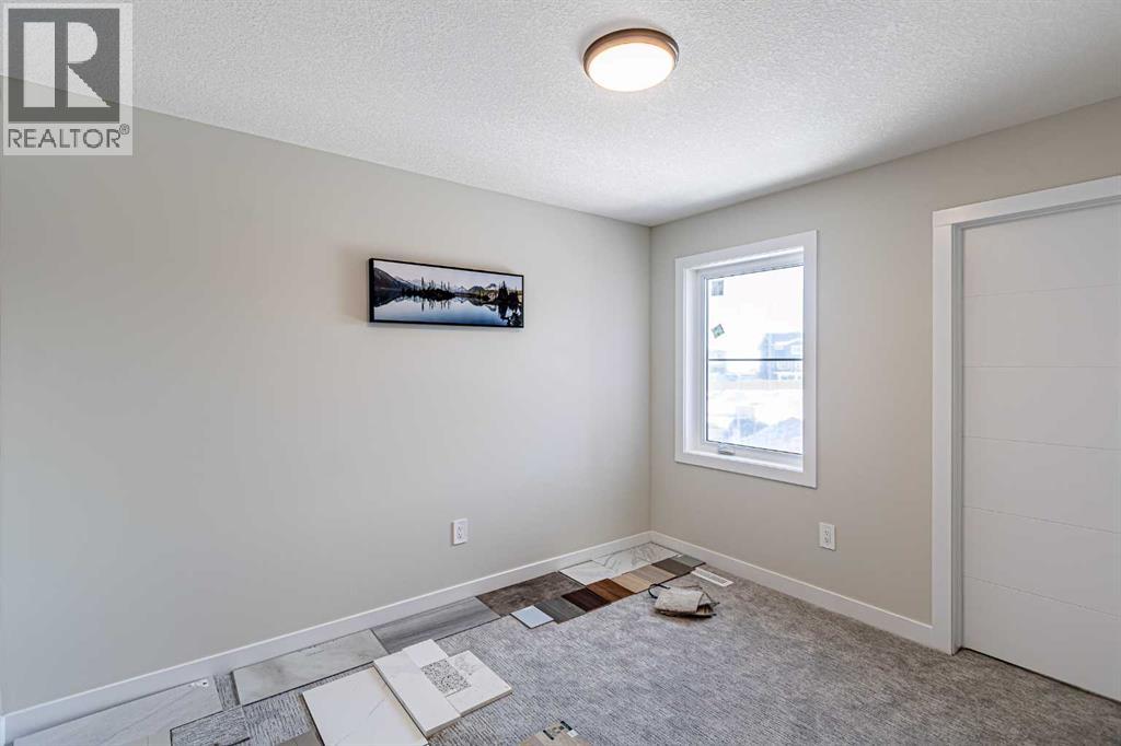 8 Waterford Manor, Chestermere, Alberta  T1X 2T9 - Photo 11 - A2233055