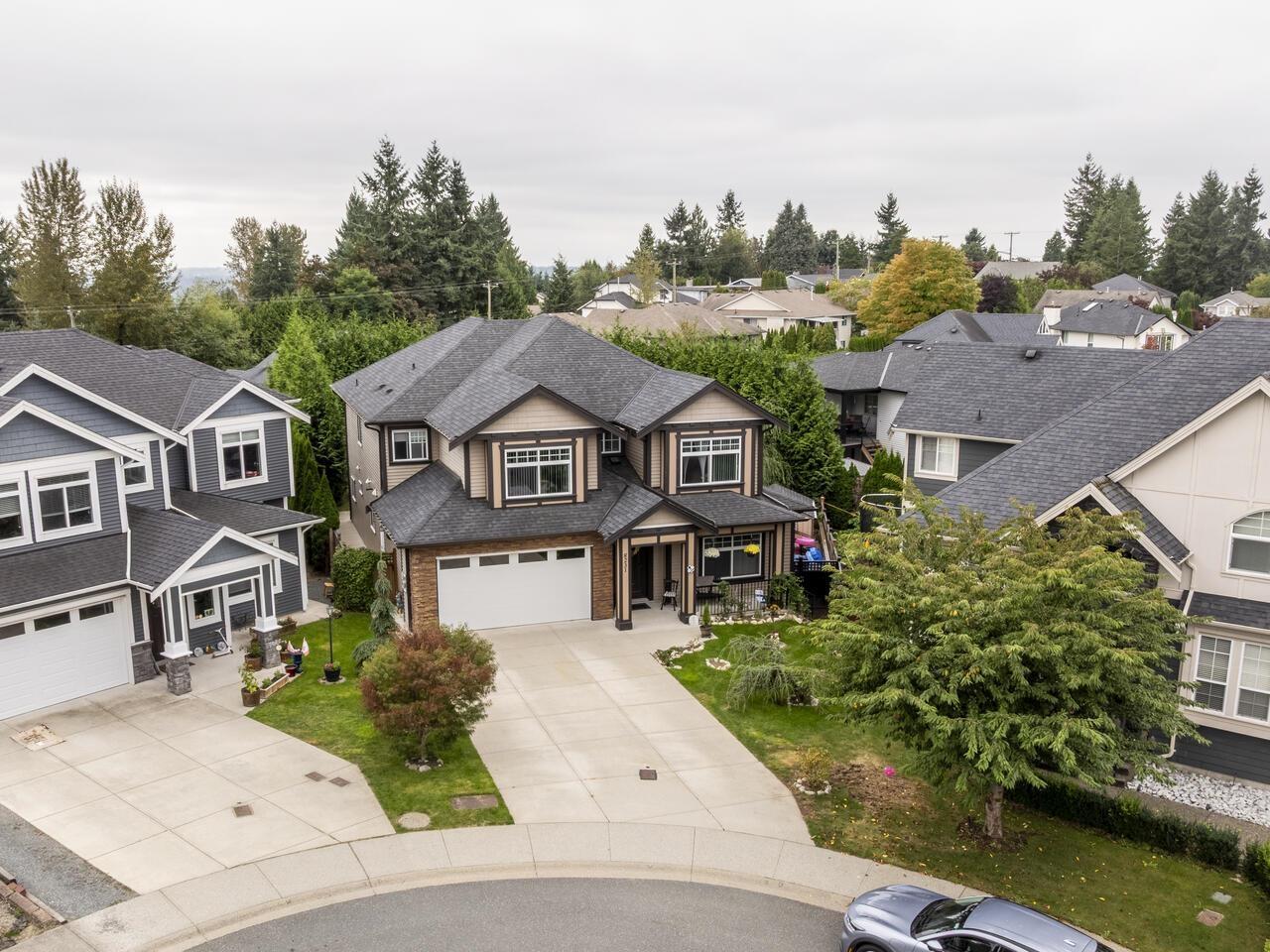 8231 Tanaka Terrace, Mission, British Columbia  V2V 7J4 - Photo 2 - R3053666