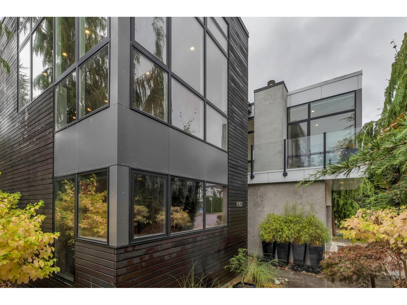 15611 Columbia Avenue, White Rock, British Columbia  V4B 1K9 - Photo 13 - R3052566