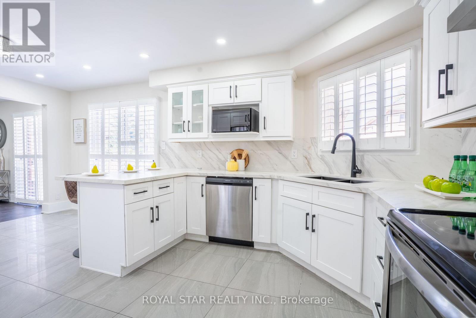 22 Livingston Drive, Caledon, Ontario  L7C 1A1 - Photo 17 - W12435542