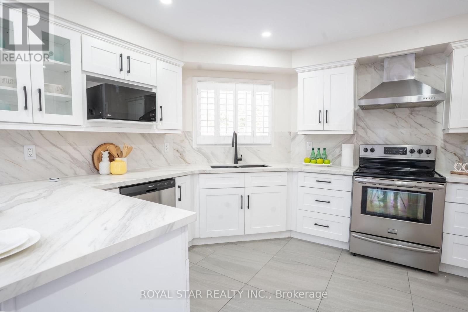 22 Livingston Drive, Caledon, Ontario  L7C 1A1 - Photo 20 - W12435542
