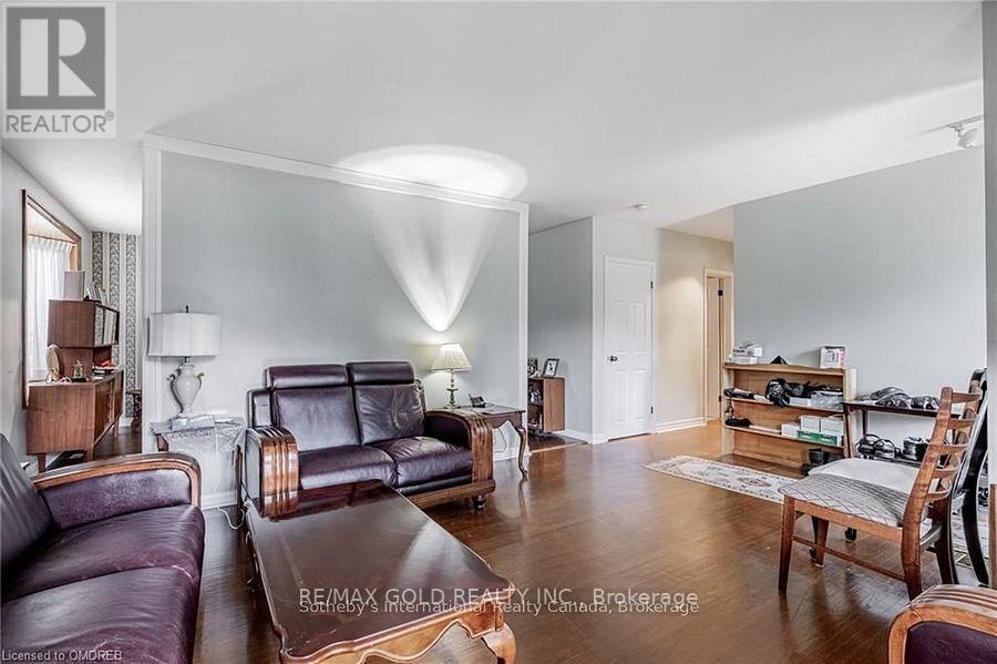 545 Sandbrook Road, Oakville, Ontario  L6L 4M6 - Photo 7 - W12435551