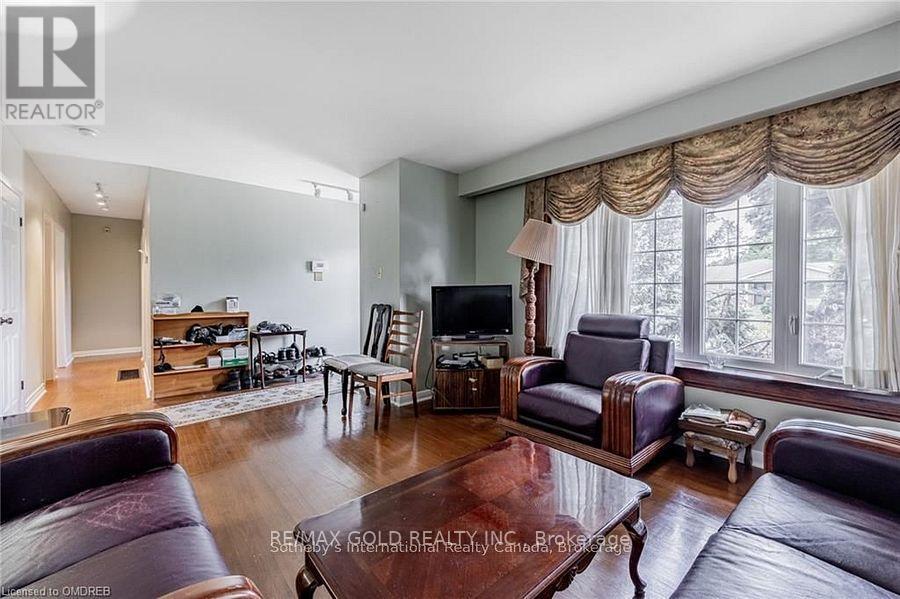 545 Sandbrook Road, Oakville, Ontario  L6L 4M6 - Photo 8 - W12435551