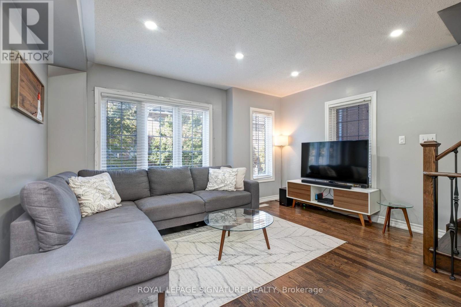 59 Birdstone Crescent, Toronto (Junction Area), Ontario  M6N 5H6 - Photo 10 - W12435561