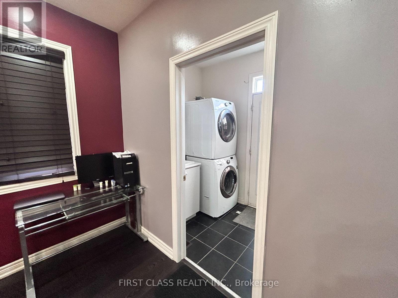 (Main) - 5355 Tenth Line W, Mississauga, Ontario  L5M 0V8 - Photo 10 - W12435595