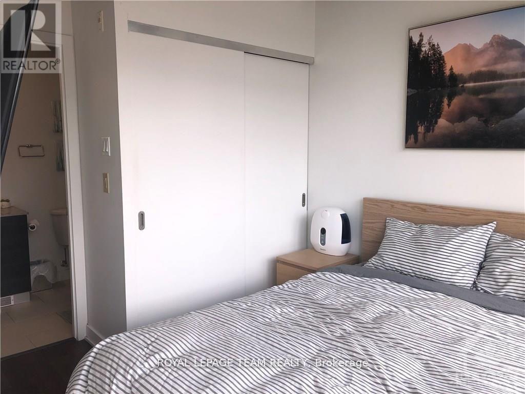 820 - 349 Mcleod Street, Ottawa, Ontario  K2P 1Y9 - Photo 11 - X12435608