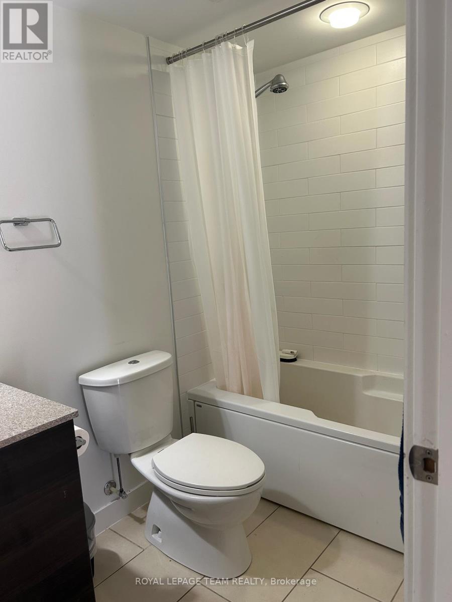 820 - 349 Mcleod Street, Ottawa, Ontario  K2P 1Y9 - Photo 12 - X12435608