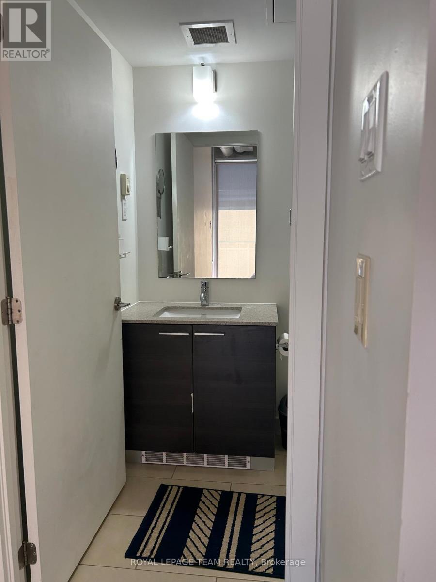 820 - 349 Mcleod Street, Ottawa, Ontario  K2P 1Y9 - Photo 13 - X12435608